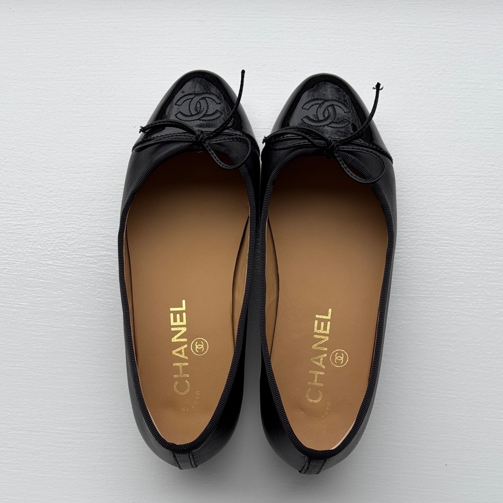 Black Captoe Flats